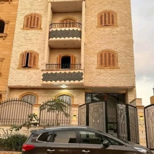 بيت للبيع 
بمدينة بدر الحي السادس 
المجاورة الثانيه
 مساحة ٢٧٦ متر
 بدورم و ارضي و اول و تاني و مصرح بدور ثالث
 خالص الثمن 
 متسلم جهاز بالعدادات
مطلوب مشتري مباشر 

التواصل والمعاينة للجادين فقط 

01112177850